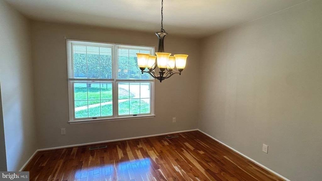 10024 Century Dr - Photo 4 of 23