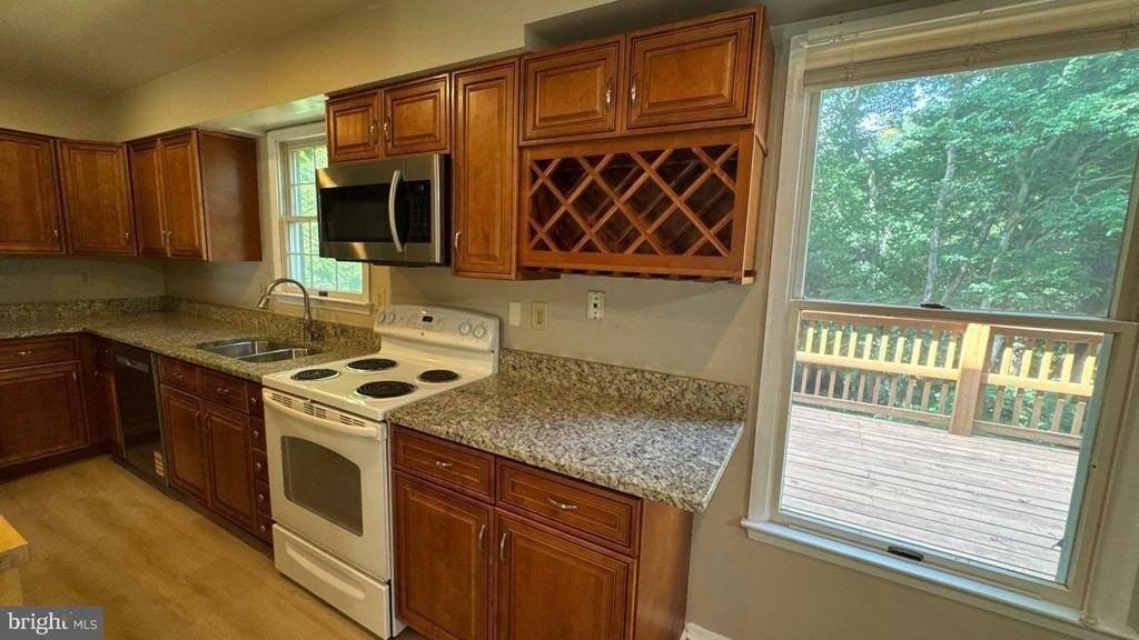 10024 Century Dr - Photo 5 of 23