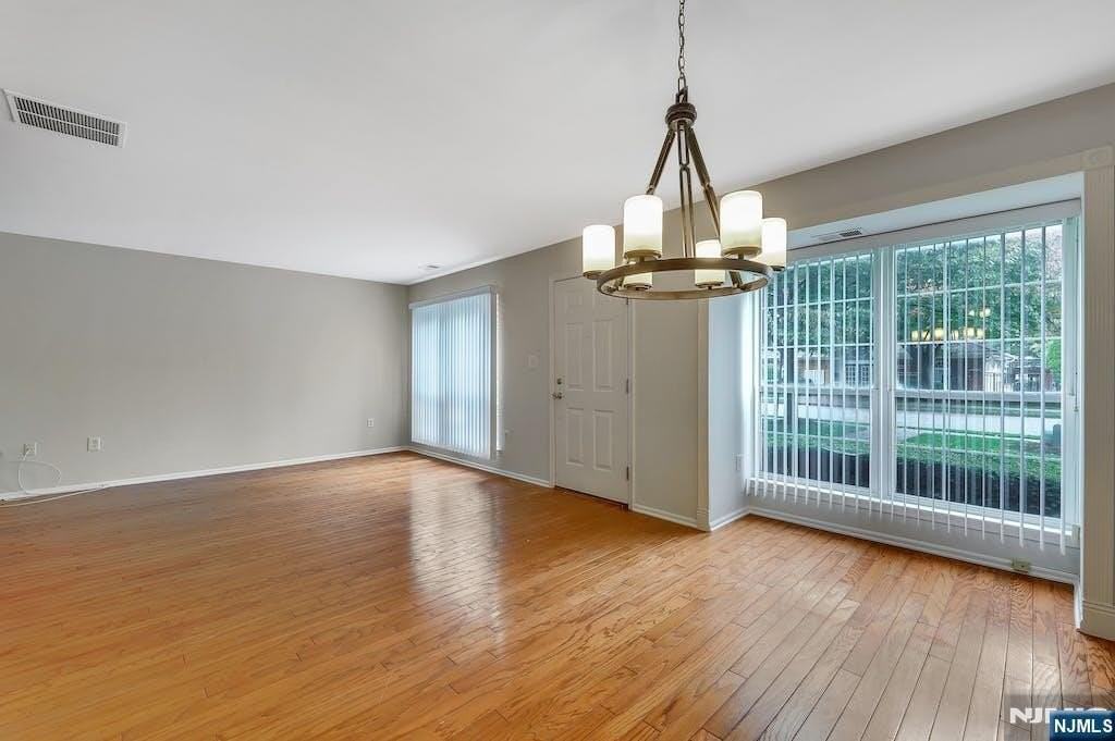 1015 Cumberland Ct - Photo 2 of 33