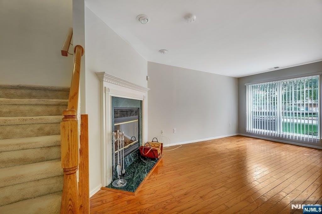 1015 Cumberland Ct - Photo 3 of 33