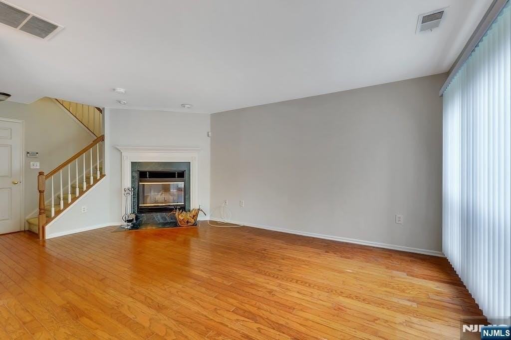 1015 Cumberland Ct - Photo 4 of 33