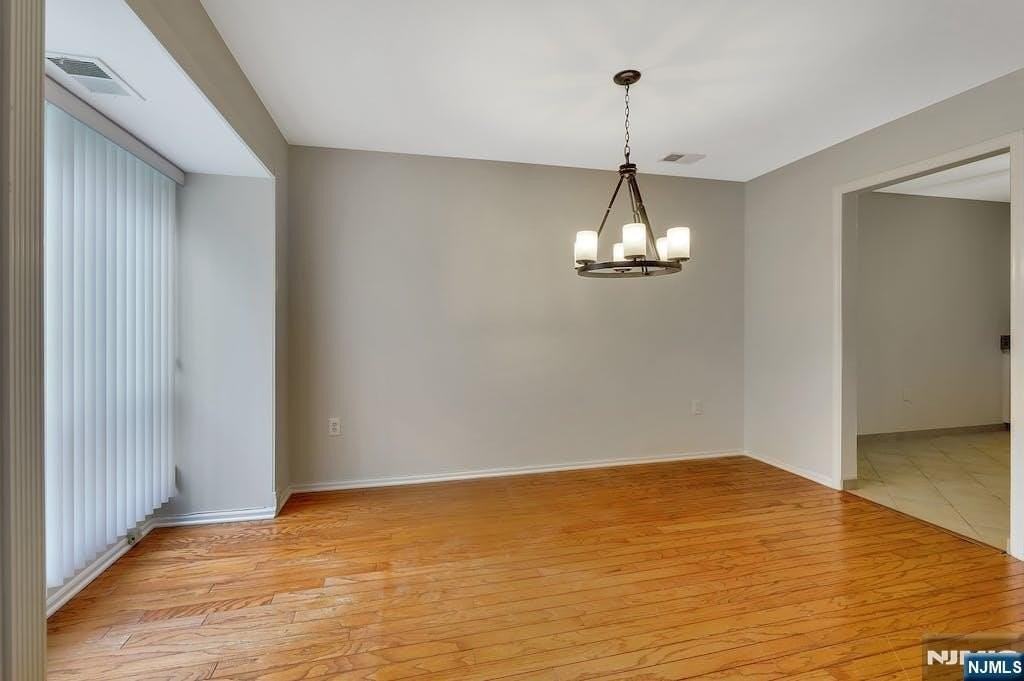 1015 Cumberland Ct - Photo 7 of 33