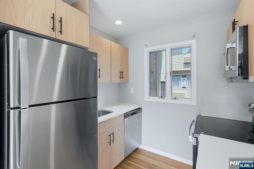 1 Coles Ave #1C - Photo 5 of 15