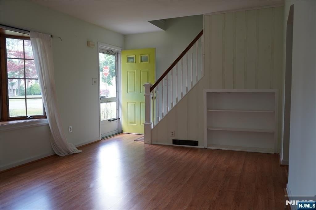59 Pine St - Photo 4 of 19