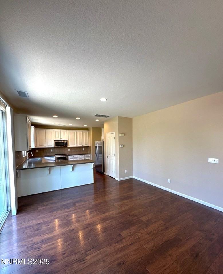 545 Terracina Way - Photo 6 of 26