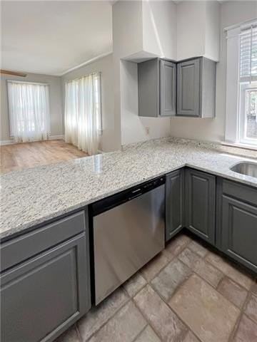 1240 Pleasant St - Photo 5 of 11