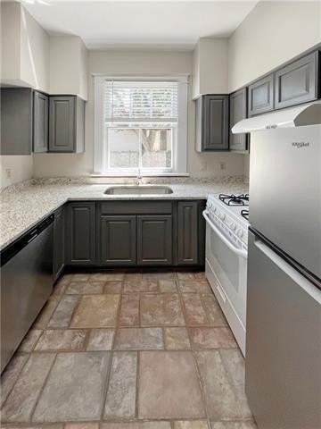 1240 Pleasant St - Photo 6 of 11