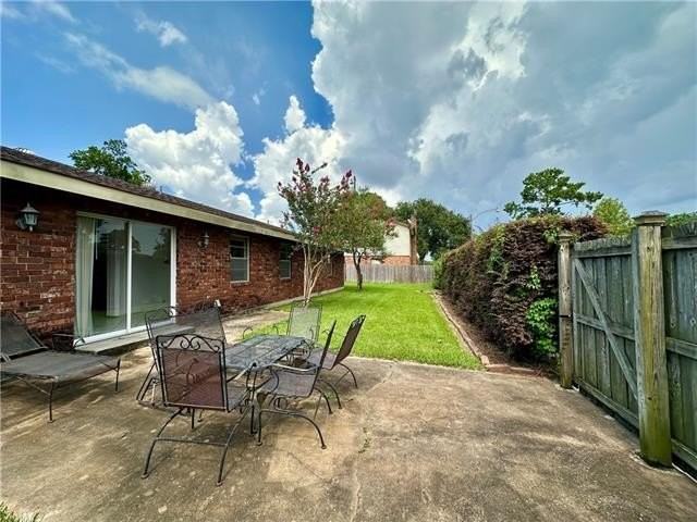 677 Fairlawn Dr - Photo 3 of 15