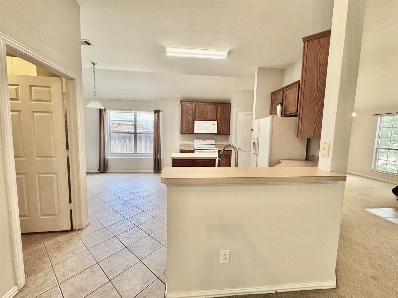 1811 Lake Travis Dr - Photo 7 of 24