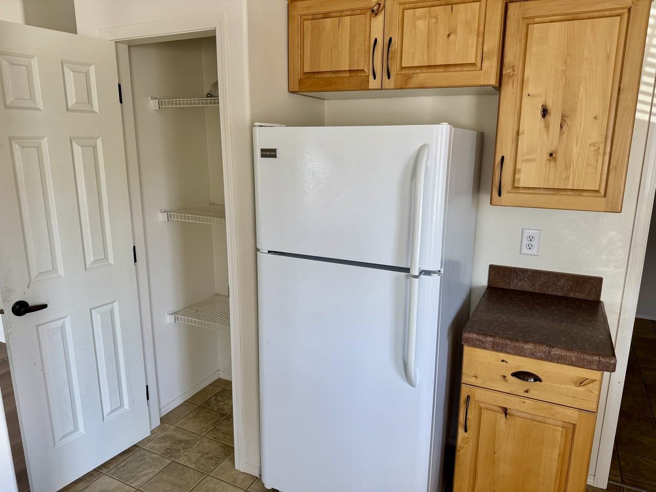 1015 Oak St #1 - Photo 5 of 10
