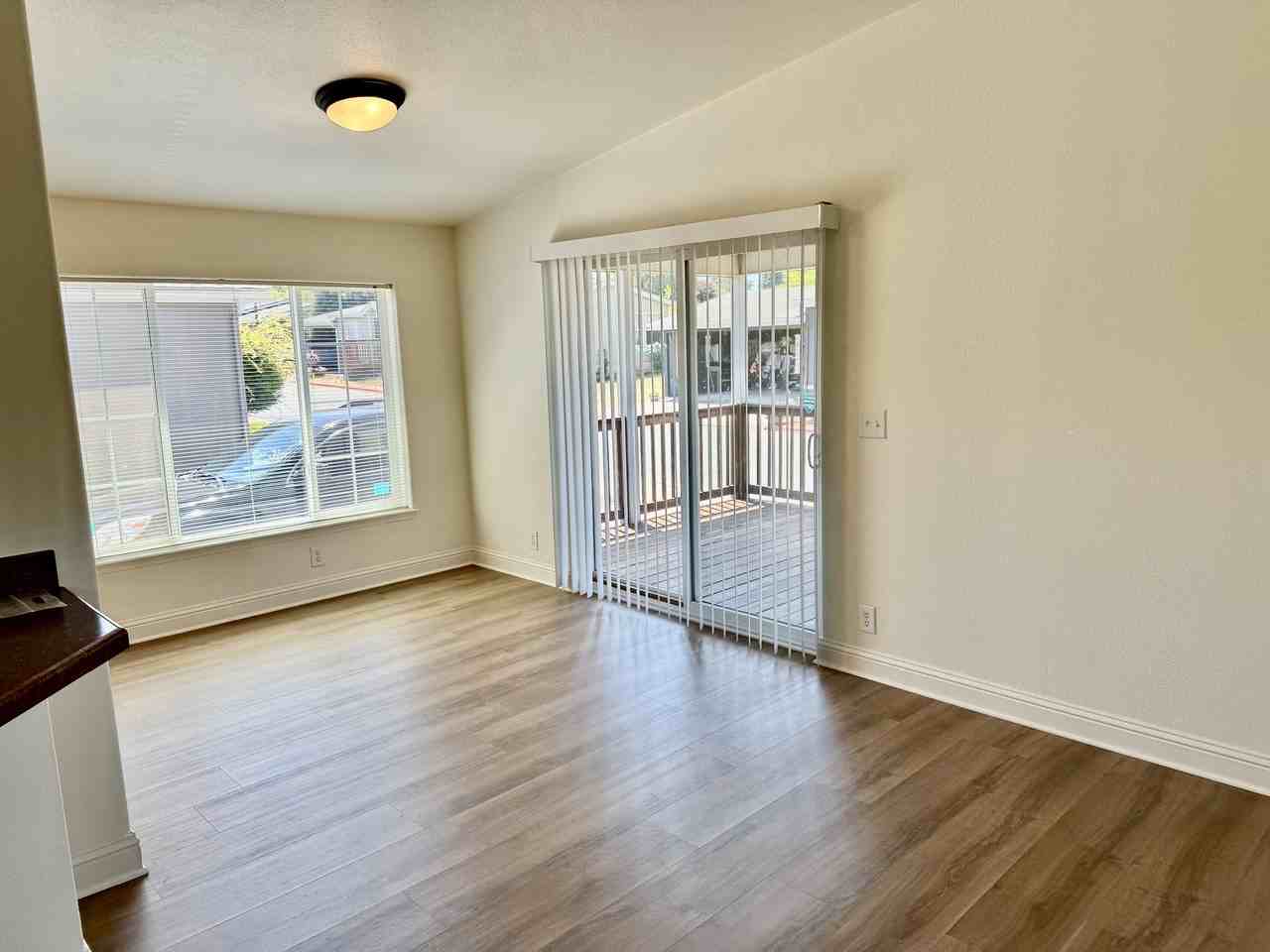 1015 Oak St #1 - Photo 6 of 10