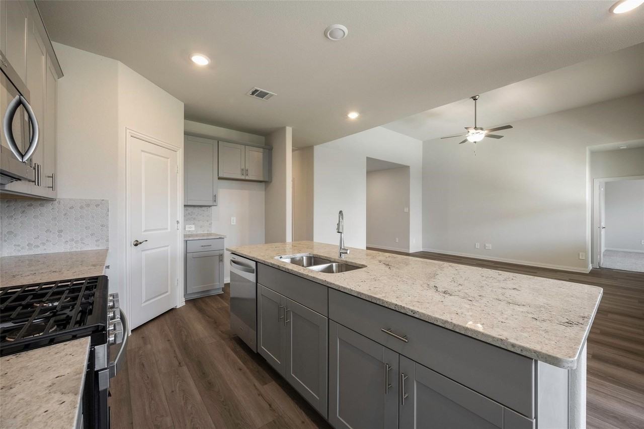 3909 Mountain Creek Dr - Photo 6 of 28