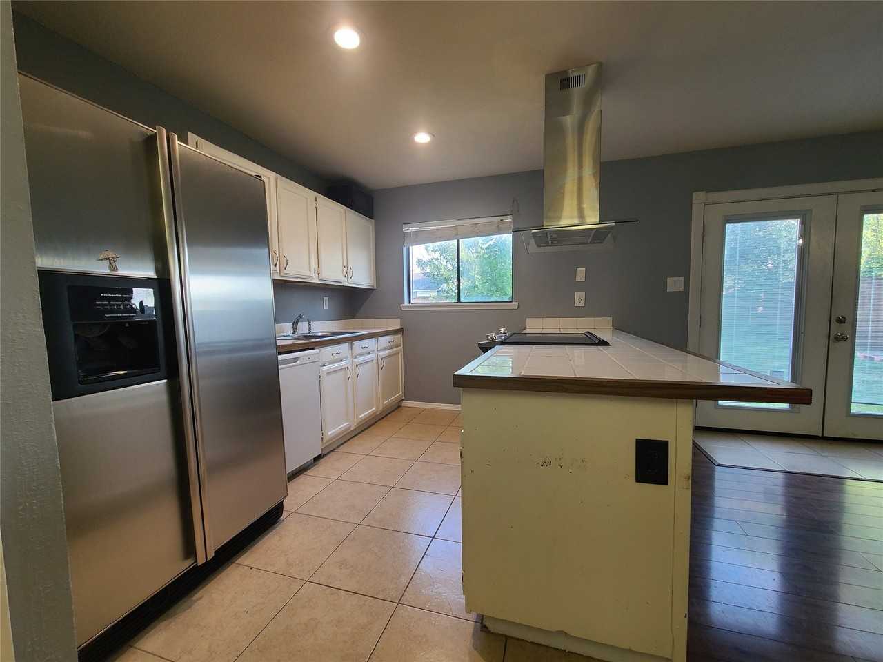 5644 Perrin St - Photo 5 of 16