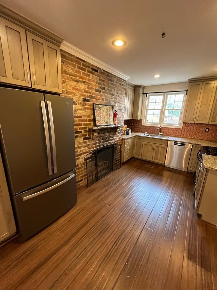 814 Fitzwater St #1 - Photo 3 of 13