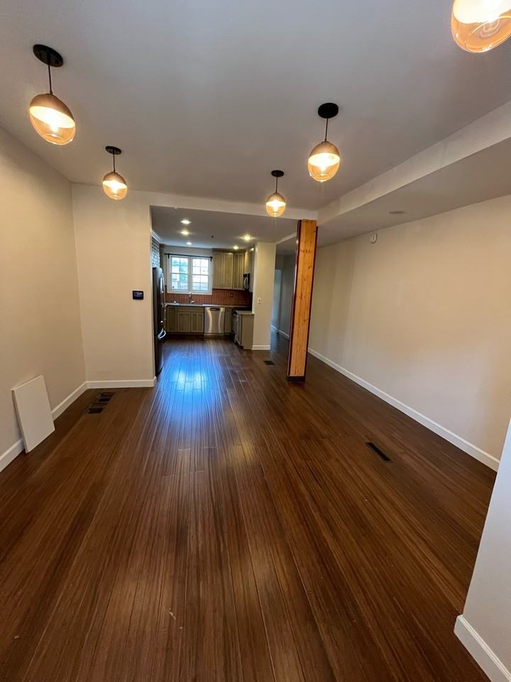 814 Fitzwater St #1 - Photo 4 of 13