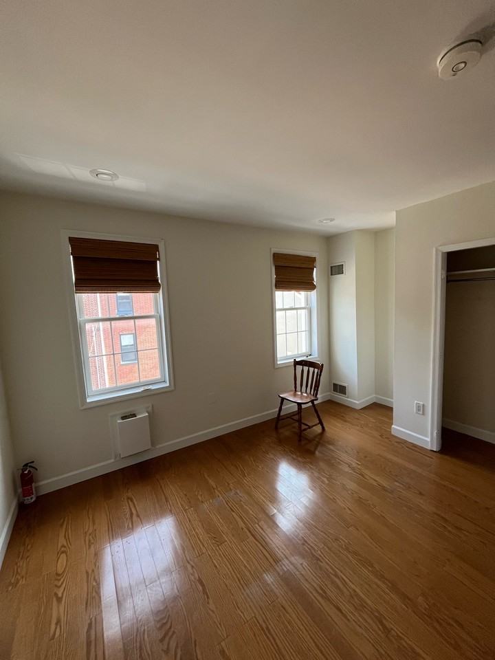814 Fitzwater St #1 - Photo 6 of 13