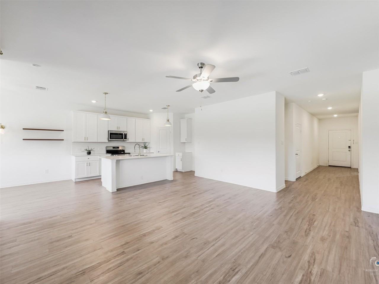 5028 Waterway Dr - Photo 3 of 21