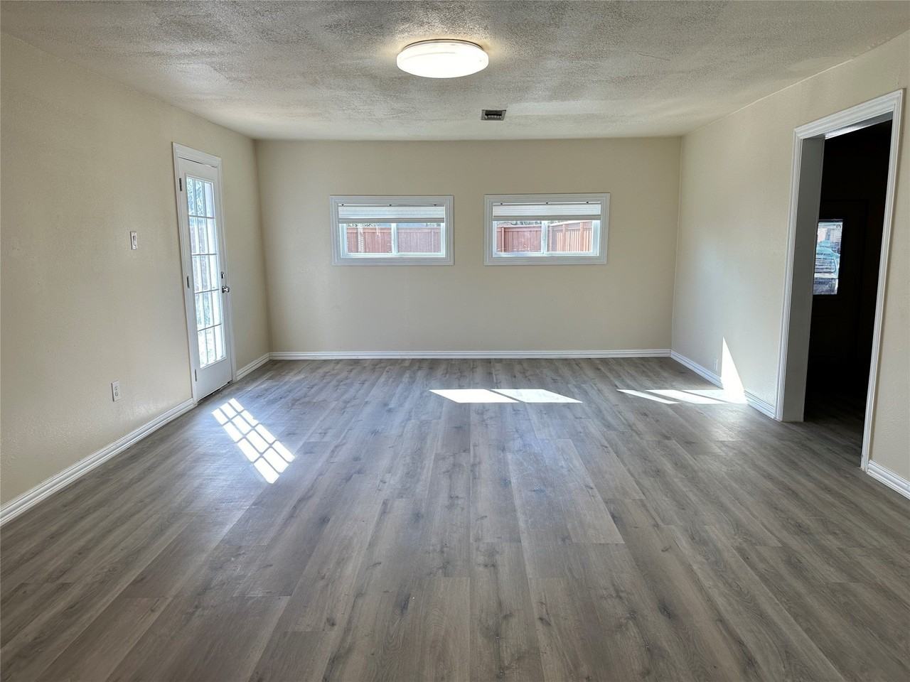 4706 Sachse Rd - Photo 5 of 22