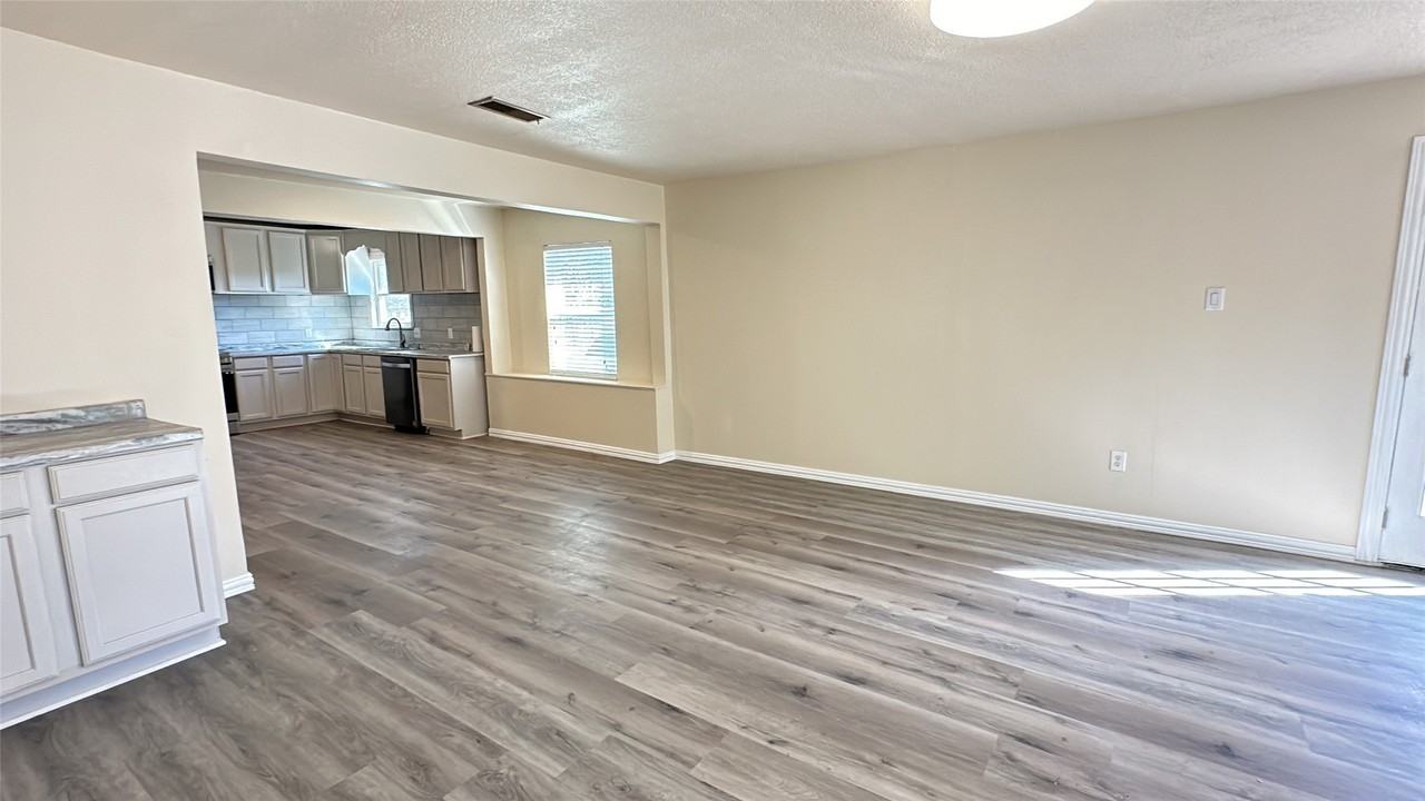 4706 Sachse Rd - Photo 7 of 22