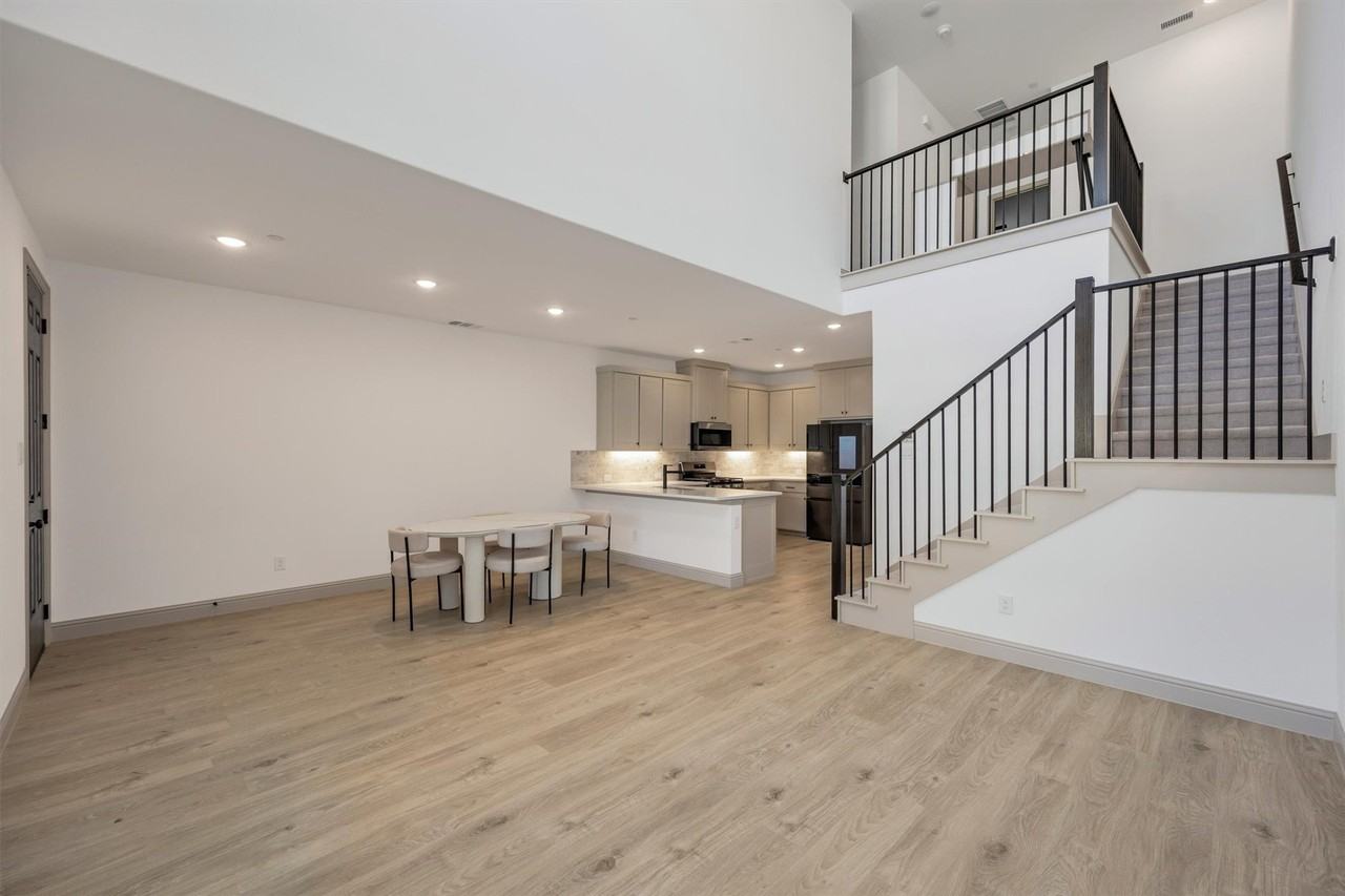 528 4th St - Photo 3 of 27