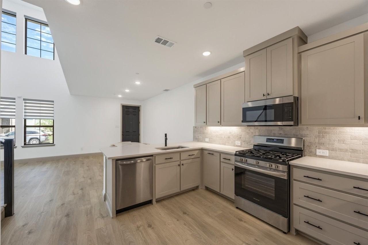 528 4th St - Photo 7 of 27