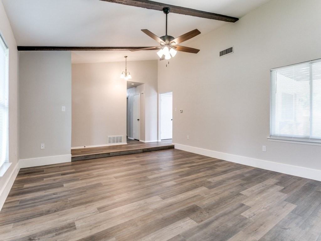 1607 Glenhill Ln - Photo 3 of 12