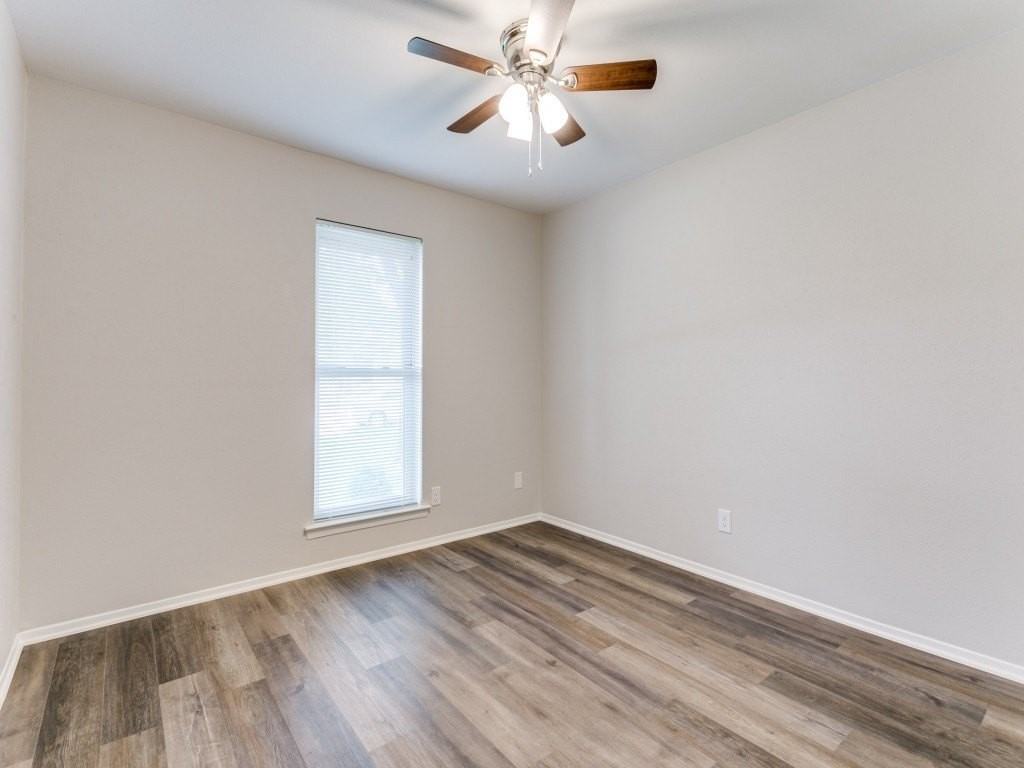 1607 Glenhill Ln - Photo 7 of 17