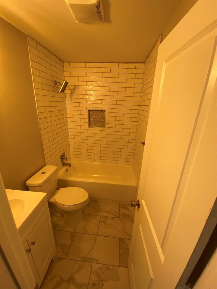 2211 W Illinois Ave - Photo 3 of 10