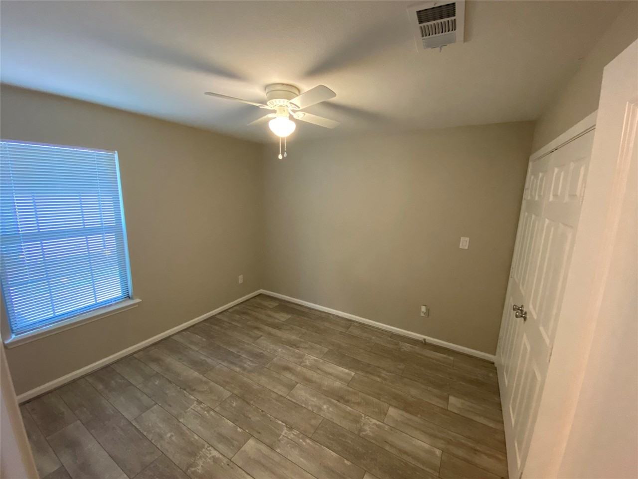 2211 W Illinois Ave - Photo 4 of 10