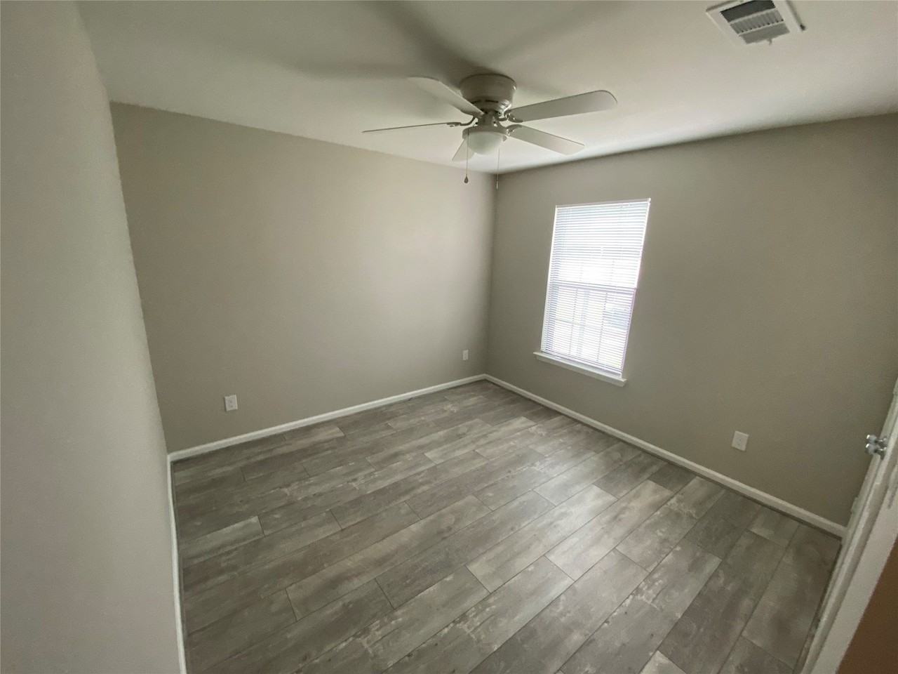 2211 W Illinois Ave - Photo 5 of 10