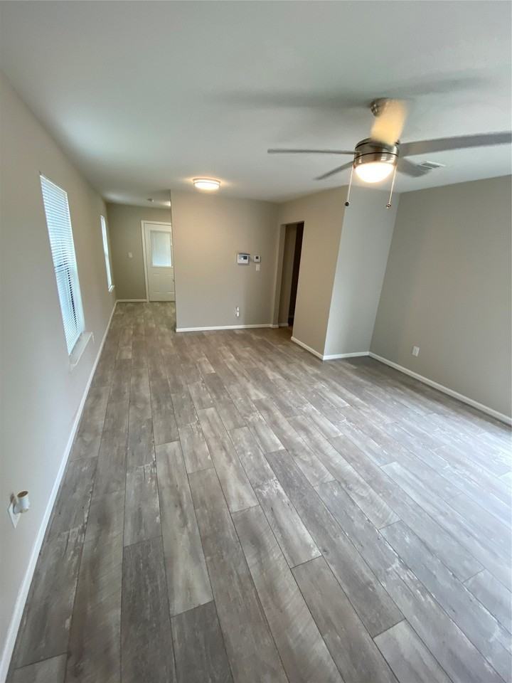2211 W Illinois Ave - Photo 6 of 10
