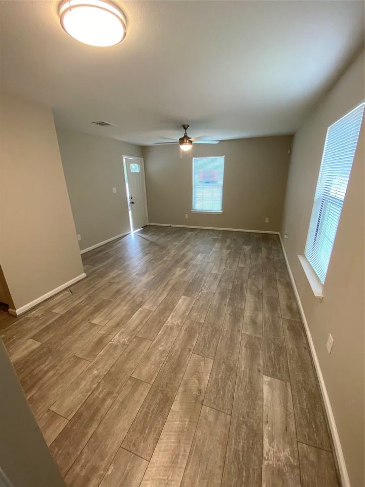2211 W Illinois Ave - Photo 7 of 10