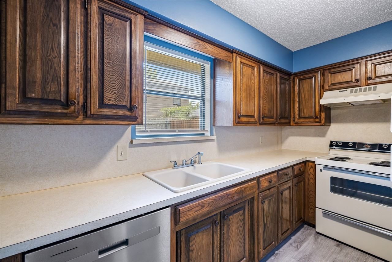 321 Gardenview St - Photo 6 of 25