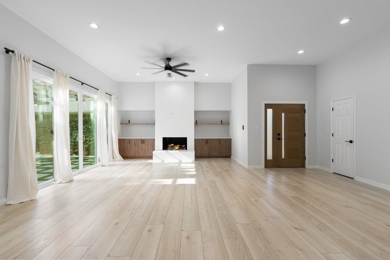 14140 Regency Pl - Photo 4 of 38