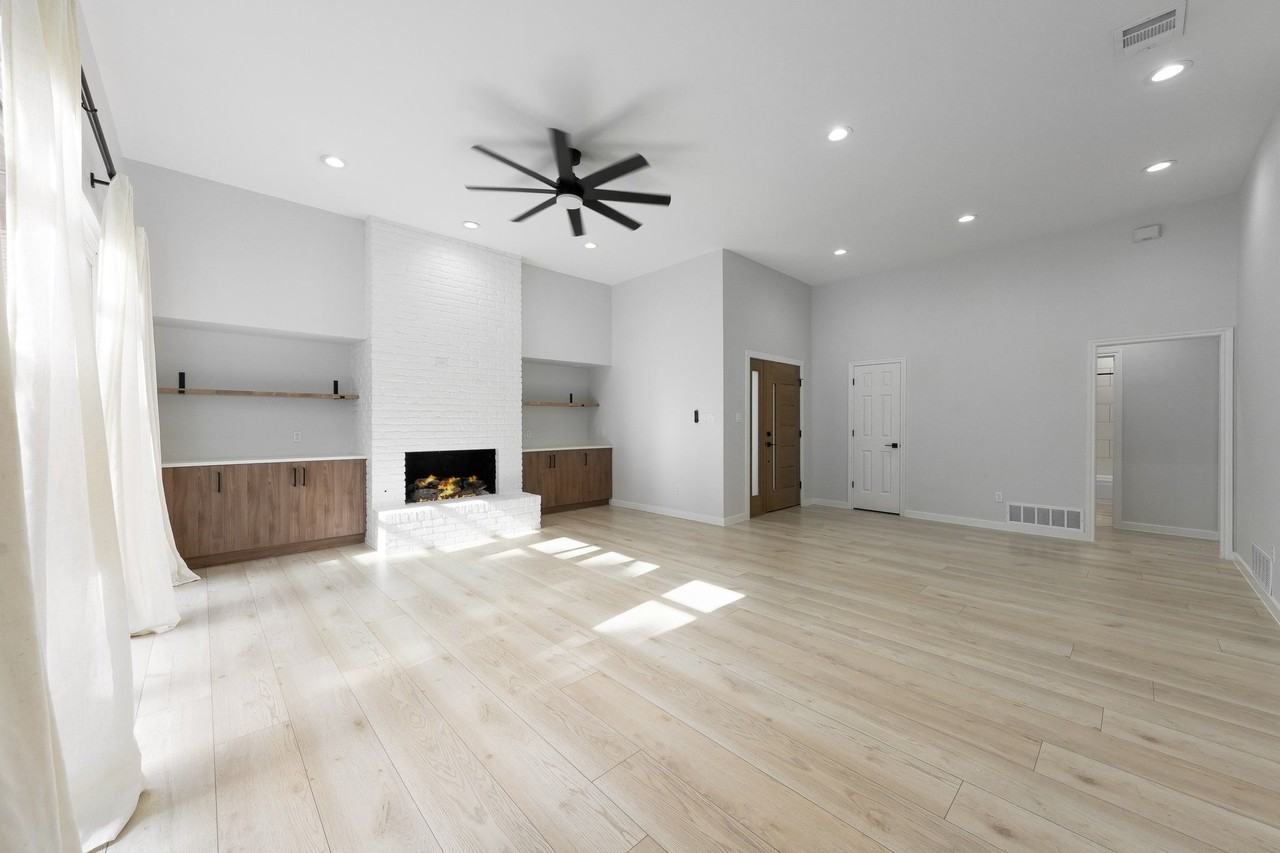 14140 Regency Pl - Photo 6 of 38