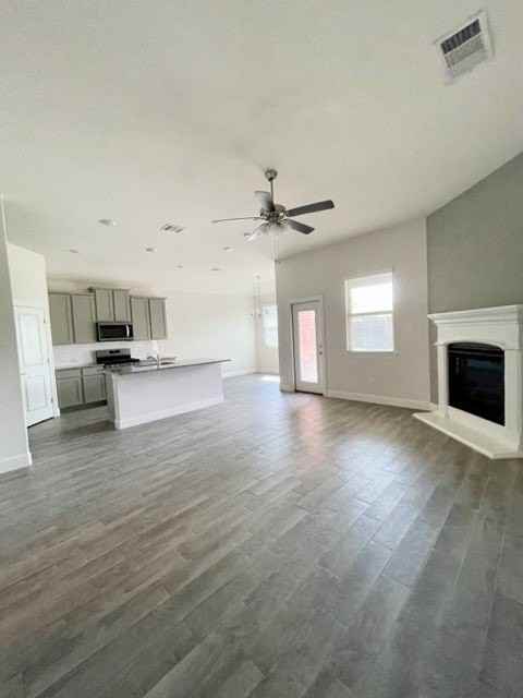 11000 Glover Ln - Photo 5 of 39
