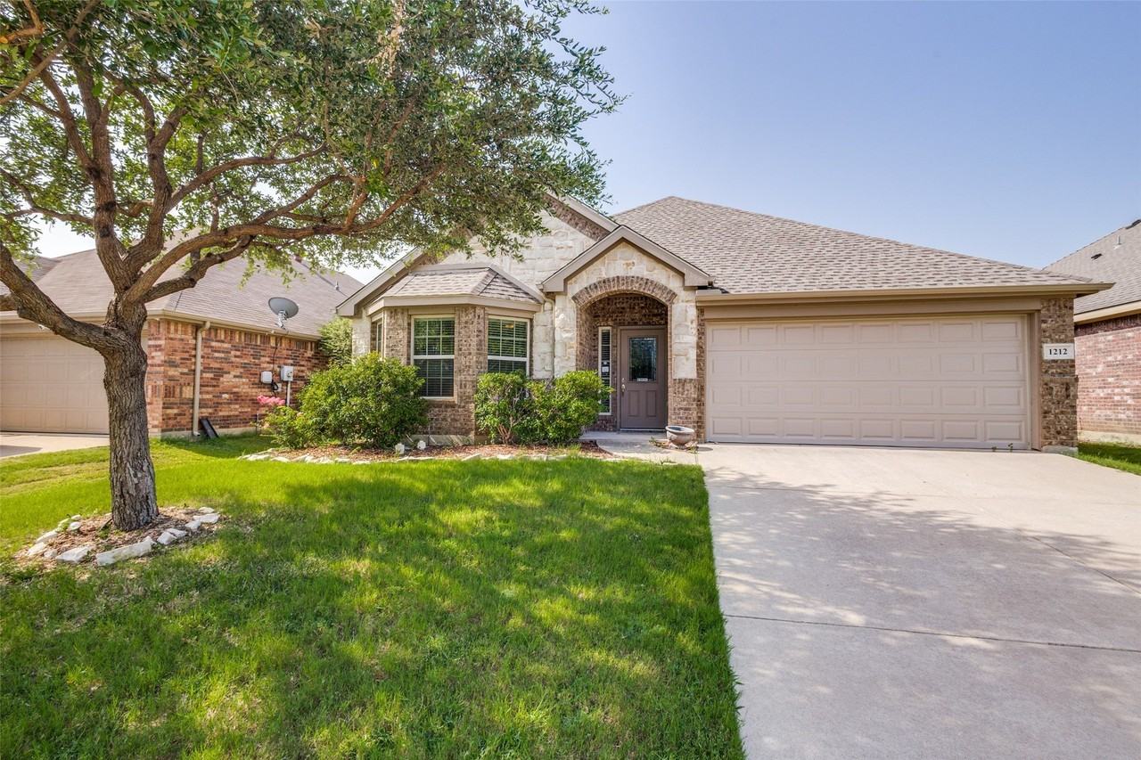 1212 Villa Paloma Blvd - Photo 2 of 25