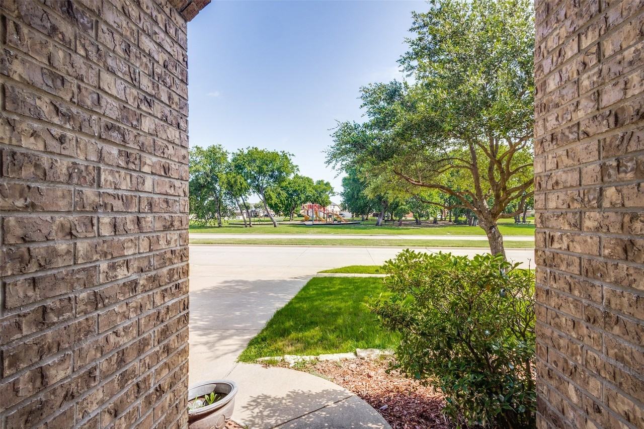 1212 Villa Paloma Blvd - Photo 3 of 25