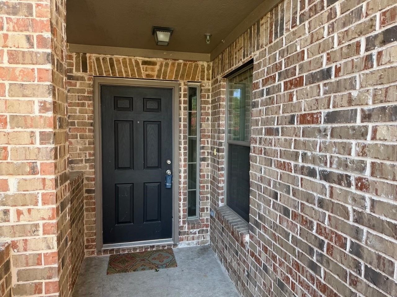 1139 Landon Ln - Photo 4 of 40