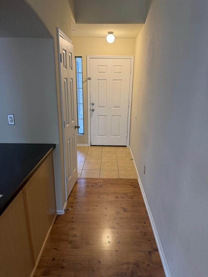 1139 Landon Ln - Photo 6 of 40