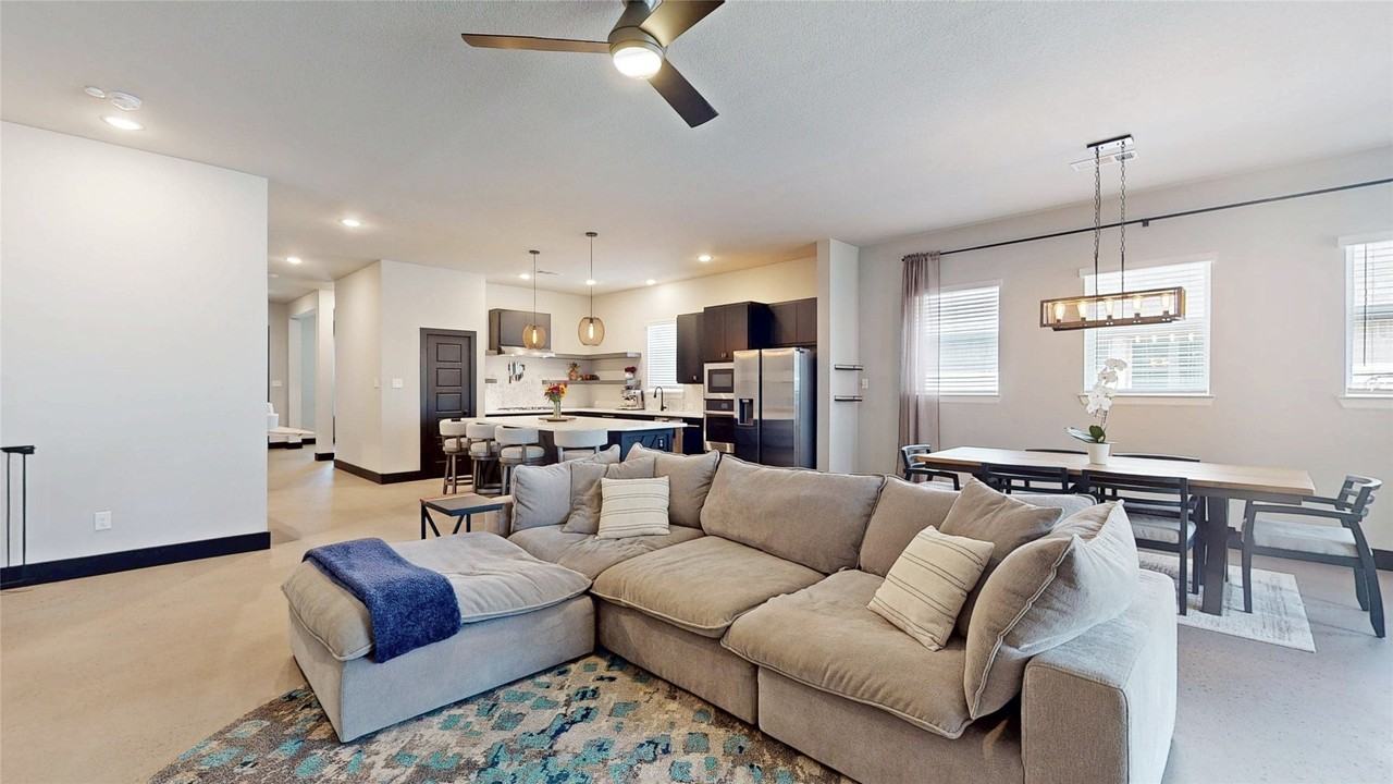 2504 Lazy Dog Ln - Photo 3 of 34