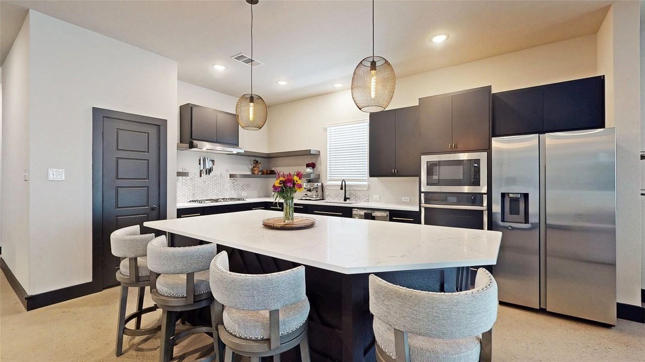 2504 Lazy Dog Ln - Photo 7 of 34