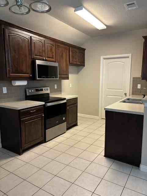 203 Commonwealth Cir - Photo 4 of 11