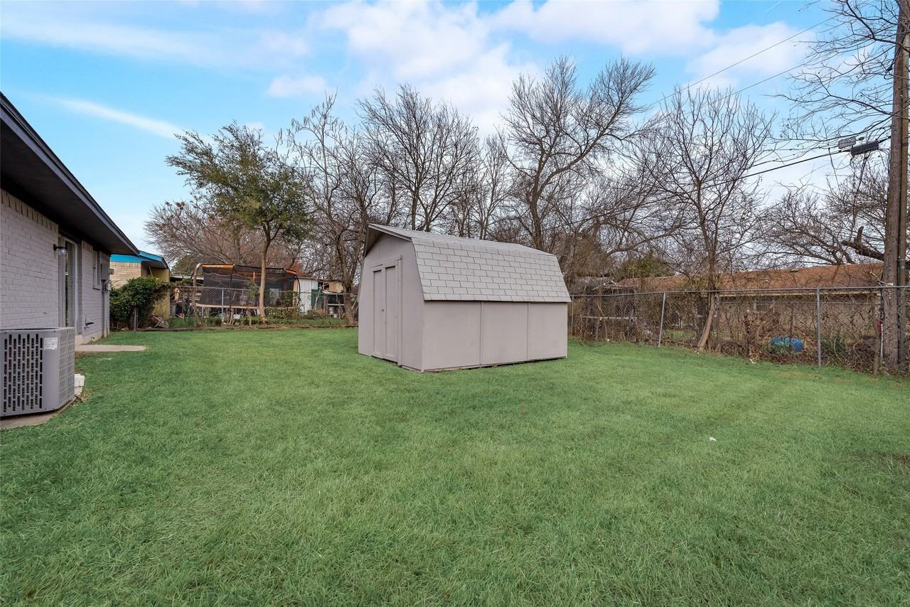 1114 Anthony Dr - Photo 5 of 28