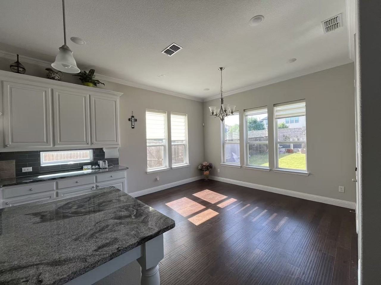 13476 Omaha Dr - Photo 5 of 28