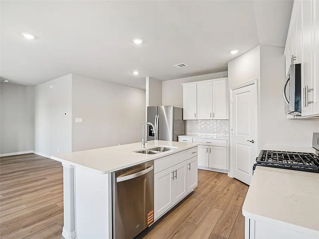 3029 Texoma Blvd - Photo 4 of 39