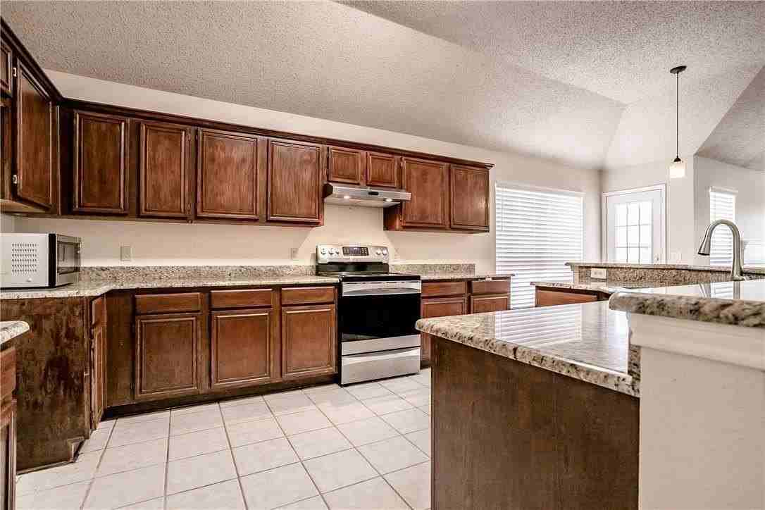 206 Meredith Ct - Photo 7 of 25