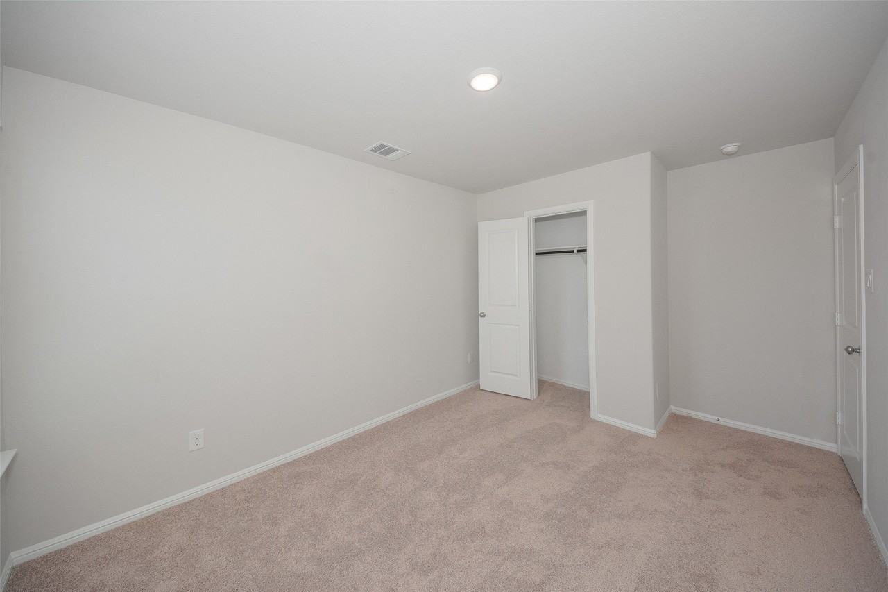 13156 Zion Dr - Photo 6 of 35