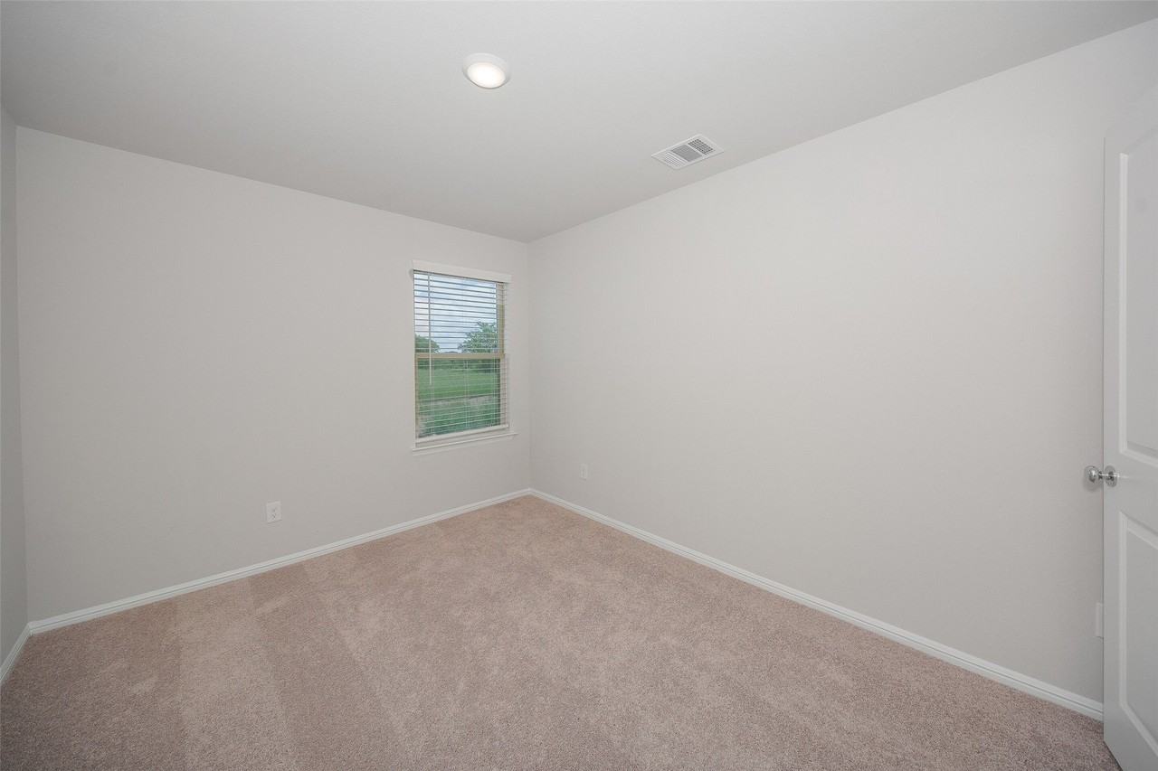 13156 Zion Dr - Photo 7 of 35
