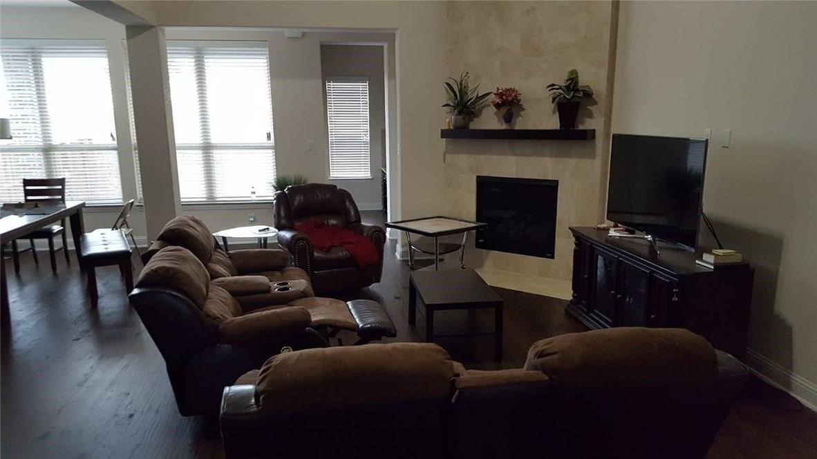 7220 Ridgepoint Dr - Photo 2 of 9